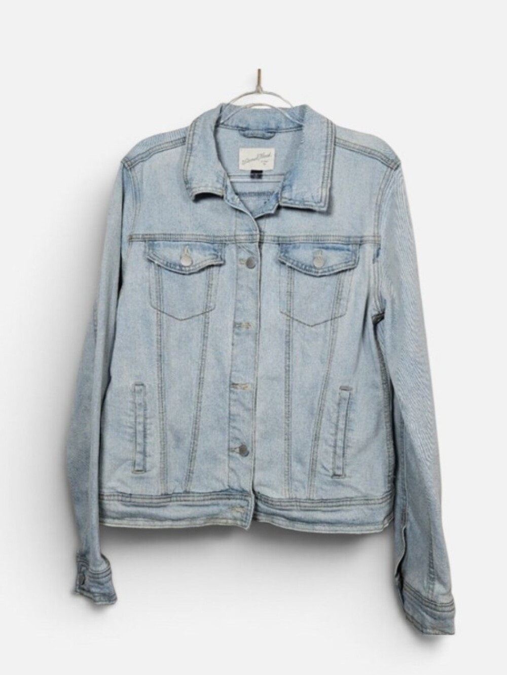 Universal Thread Light Blue Wash Denim Trucker Jean Jacket Woman Size M